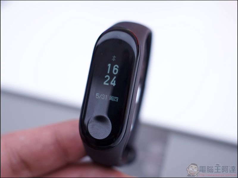 小米手環 3 、NFC 版正式推出 螢幕更大、防水更強、改善易脫落問題 - 電腦王阿達 小米手環3