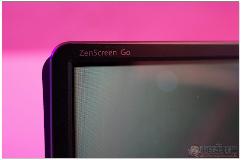 [ COMPUTEX 2018 ] ASUS ZenScreen Go 動手玩，直接內建電池的可攜式螢幕（還有觸控版本） - 電腦王阿達