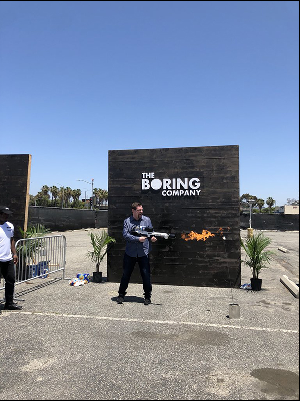 Elon Musk 的「火焰噴射器」 Flamethrowers 首批已經到貨 - 電腦王阿達 Elon Musk 的「火焰噴射器」 Flamethrowers 首批已經到貨 - 電腦王阿達