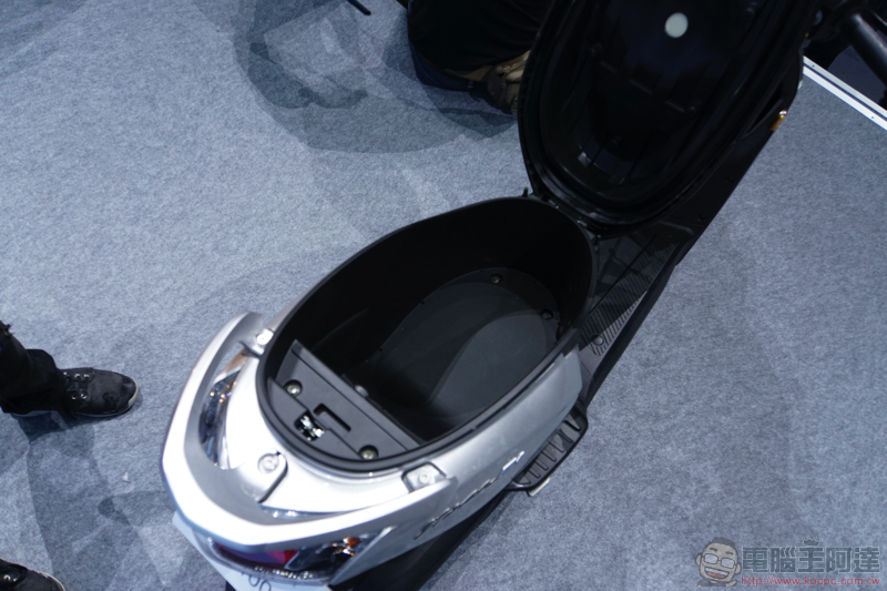 Kymco ionex 車能網 台北發表會:兩款電動車發表、月租費與充電資費公布 - 電腦王阿達 Kymco ionex 車能網 台北發表會:兩款電動車發表、月租費與充電資費公布 - 電腦王阿達