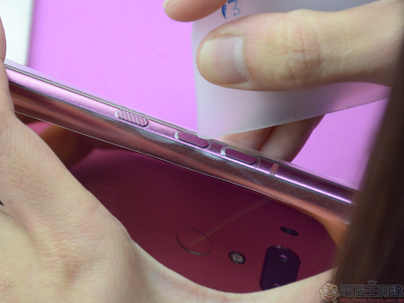 HTC U12+ 耀眼紅色就交給 HTC 認證的 imos 2.5D 滿版康寧玻璃保護貼 + 全機包膜 來守護! - 電腦王阿達 HTC U12+ 耀眼紅色就交給 HTC 認證的 imos 2.5D 滿版康寧玻璃保護貼 + 全機包膜 來守護! - 電腦王阿達
