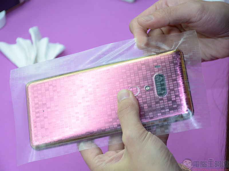 HTC U12+ 耀眼紅色就交給 HTC 認證的 imos 2.5D 滿版康寧玻璃保護貼 + 全機包膜 來守護! - 電腦王阿達 HTC U12+ 耀眼紅色就交給 HTC 認證的 imos 2.5D 滿版康寧玻璃保護貼 + 全機包膜 來守護! - 電腦王阿達