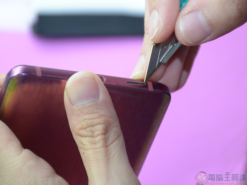 HTC U12+ 耀眼紅色就交給 HTC 認證的 imos 2.5D 滿版康寧玻璃保護貼 + 全機包膜 來守護! - 電腦王阿達 HTC U12+ 耀眼紅色就交給 HTC 認證的 imos 2.5D 滿版康寧玻璃保護貼 + 全機包膜 來守護! - 電腦王阿達