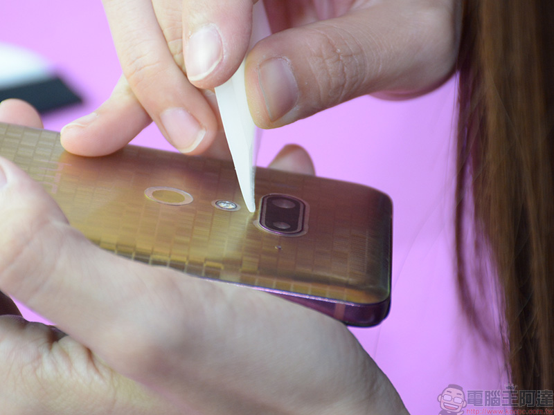 HTC U12+ 耀眼紅色就交給 HTC 認證的 imos 2.5D 滿版康寧玻璃保護貼 + 全機包膜 來守護! - 電腦王阿達 HTC U12+ 耀眼紅色就交給 HTC 認證的 imos 2.5D 滿版康寧玻璃保護貼 + 全機包膜 來守護! - 電腦王阿達