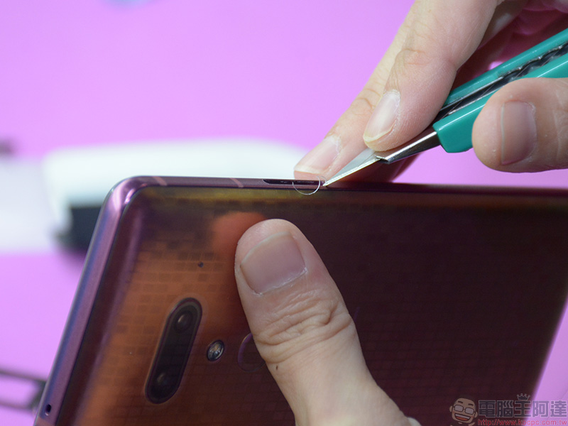 HTC U12+ 耀眼紅色就交給 HTC 認證的 imos 2.5D 滿版康寧玻璃保護貼 + 全機包膜 來守護! - 電腦王阿達 HTC U12+ 耀眼紅色就交給 HTC 認證的 imos 2.5D 滿版康寧玻璃保護貼 + 全機包膜 來守護! - 電腦王阿達