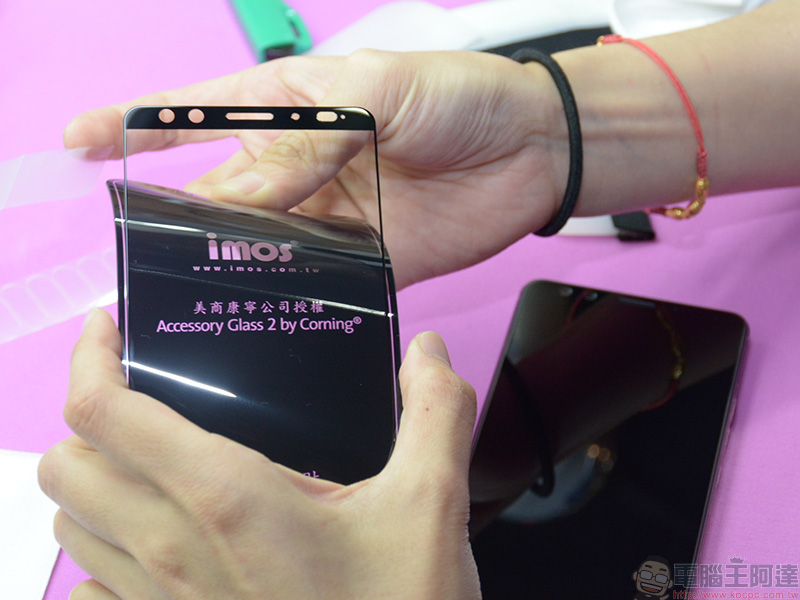 HTC U12+ 耀眼紅色就交給 HTC 認證的 imos 2.5D 滿版康寧玻璃保護貼 + 全機包膜 來守護! - 電腦王阿達 HTC U12+ 耀眼紅色就交給 HTC 認證的 imos 2.5D 滿版康寧玻璃保護貼 + 全機包膜 來守護! - 電腦王阿達