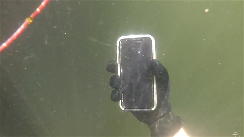 iPhone X 泡在河裡兩週，竟然還可以使用？！ - 電腦王阿達