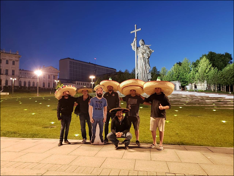 世足賽 趣聞:老婆不讓我去看球賽 ,墨西哥球迷帶著他的人型立牌去! - 電腦王阿達 世足賽 趣聞:老婆不讓我去看球賽 ,墨西哥球迷帶著他的人型立牌去! - 電腦王阿達