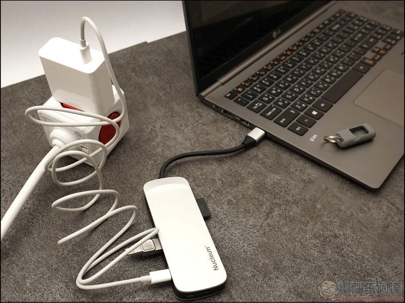 Kingston Nucleum USB Type-C 7合一集線器 開箱 - 14 Kingston Nucleum USB Type-C 7合一集線器 開箱 - 14