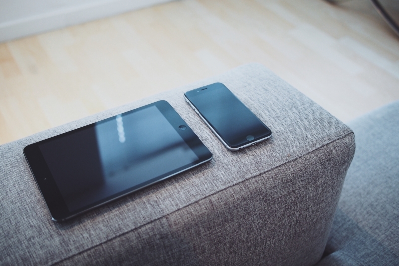 technology-tablet-device.jpg 高收入 ,Technology tablet device