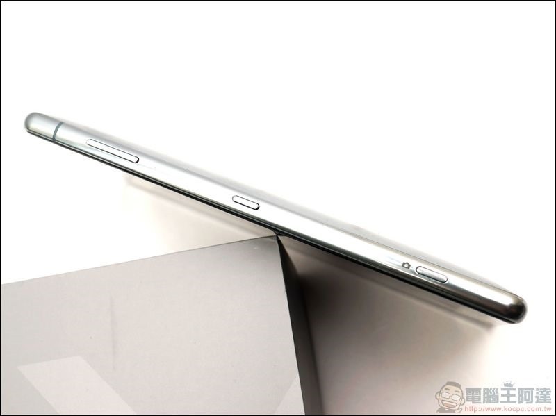 Sony Xperia XZ2 Premium 開箱 - 13 Sony Xperia XZ2 Premium 開箱 - 13