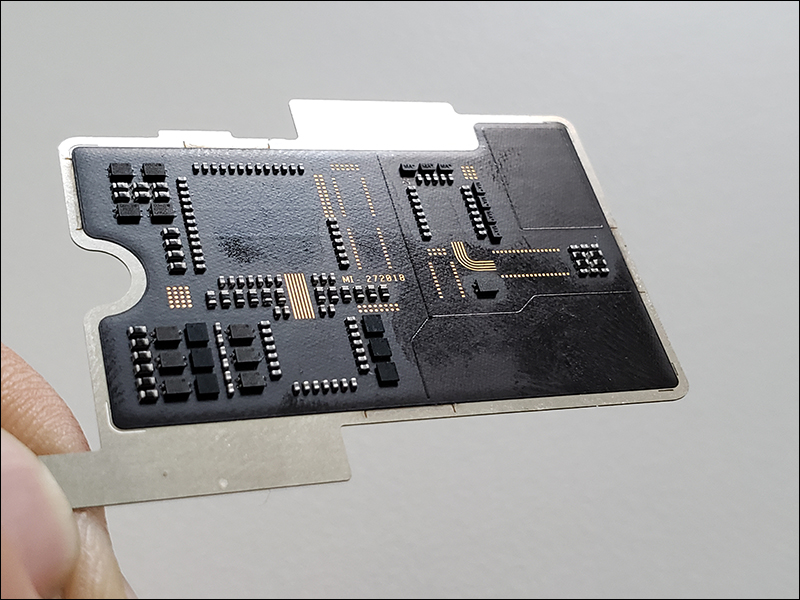 小米 8 透明探索版 ，關於透明背蓋底下那塊「電路板」的真相 - 電腦王阿達