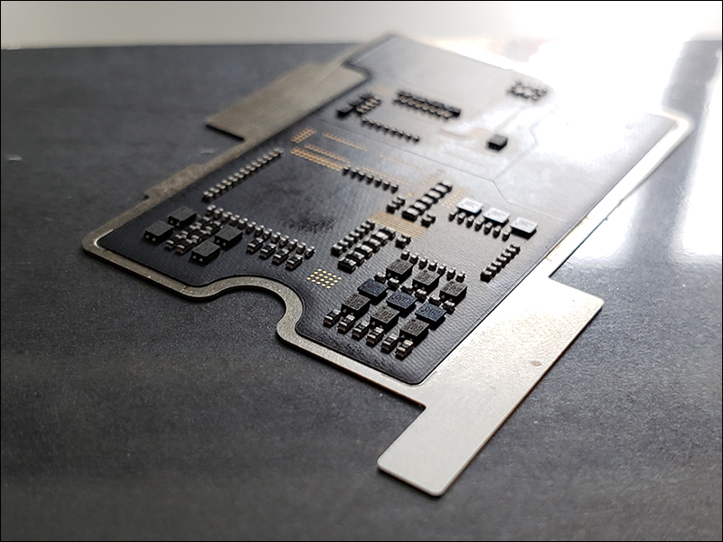 小米 8 透明探索版 ，關於透明背蓋底下那塊「電路板」的真相 - 電腦王阿達