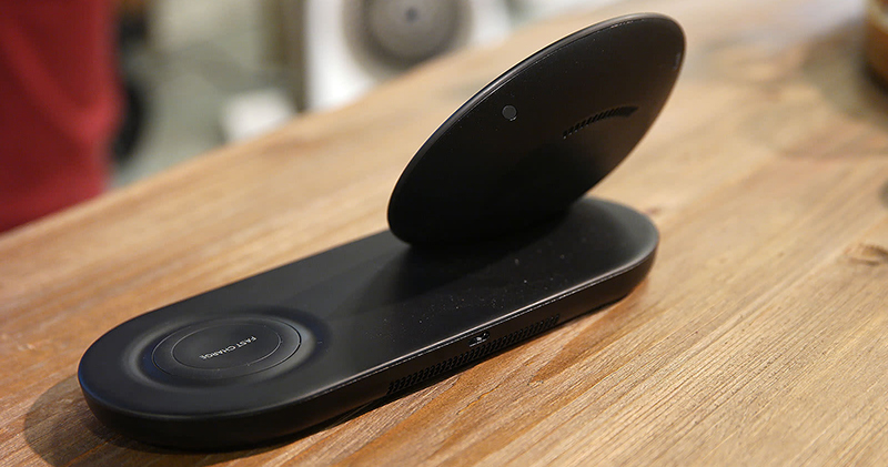 回應 AirPower 的最新 Samsung 雙無線充電器 實機現蹤 - 電腦王阿達 回應 AirPower 的最新 Samsung 雙無線充電器 實機現蹤 - 電腦王阿達