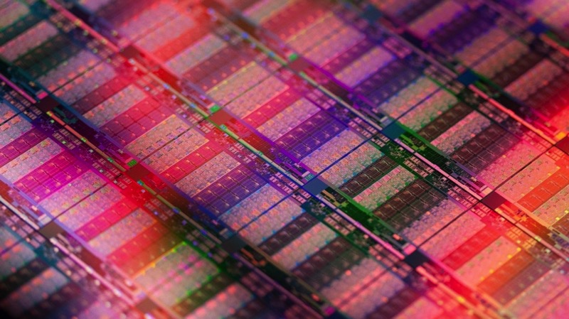 Intel_Xeon_E7_v2_Wafershot-pcgh.jpg Intel Xeon E7 v2 Wafershot pcgh