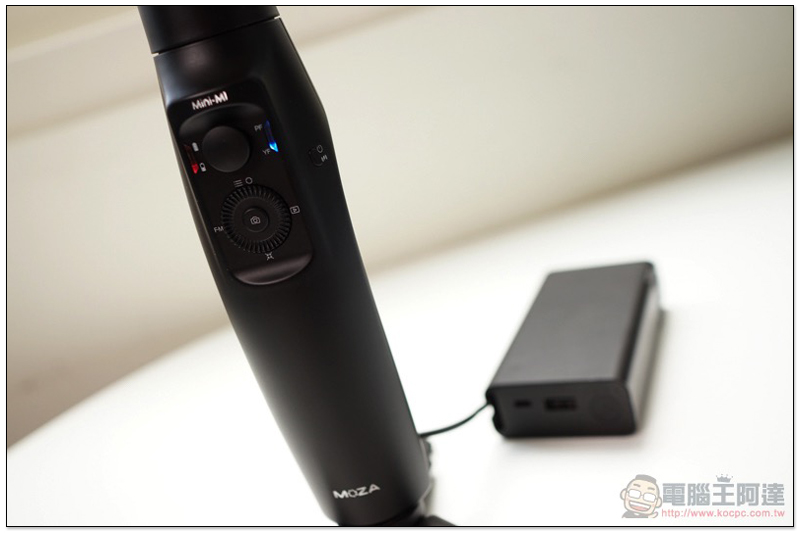 超值款 MOZA Mini-Mi 手機穩定器開箱 體驗:搭載便利無線充電,還有滿滿擴充性 - 電腦王阿達 超值款 MOZA Mini-Mi 手機穩定器開箱 體驗:搭載便利無線充電,還有滿滿擴充性 - 電腦王阿達
