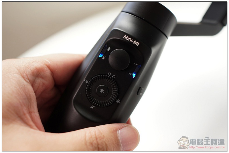 超值款 MOZA Mini-Mi 手機穩定器開箱 體驗:搭載便利無線充電,還有滿滿擴充性 - 電腦王阿達 超值款 MOZA Mini-Mi 手機穩定器開箱 體驗:搭載便利無線充電,還有滿滿擴充性 - 電腦王阿達