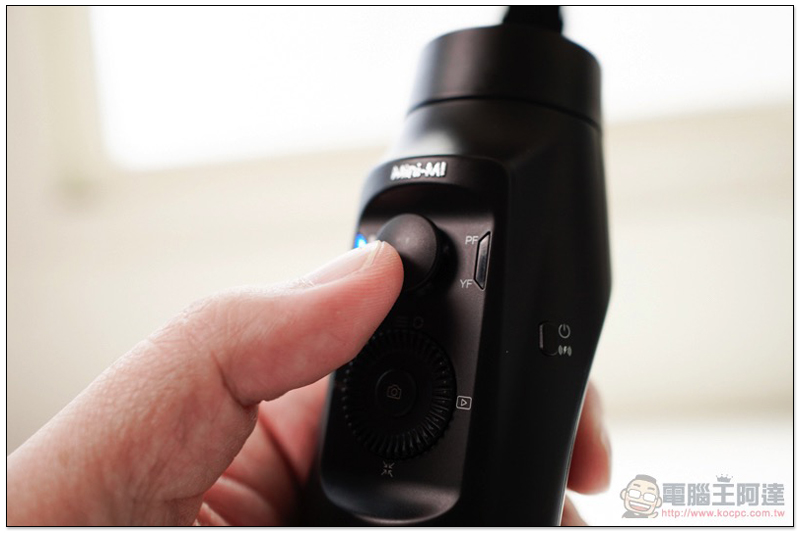 超值款 MOZA Mini-Mi 手機穩定器開箱 體驗:搭載便利無線充電,還有滿滿擴充性 - 電腦王阿達 超值款 MOZA Mini-Mi 手機穩定器開箱 體驗:搭載便利無線充電,還有滿滿擴充性 - 電腦王阿達