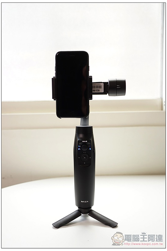 超值款 MOZA Mini-Mi 手機穩定器開箱 體驗:搭載便利無線充電,還有滿滿擴充性 - 電腦王阿達 超值款 MOZA Mini-Mi 手機穩定器開箱 體驗:搭載便利無線充電,還有滿滿擴充性 - 電腦王阿達