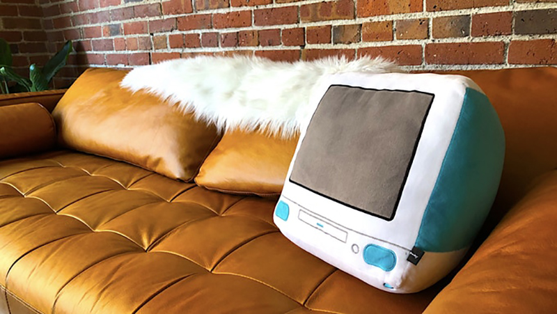 這些可愛的「類 · Apple 經典產品抱枕 」，讓你實現抱著心愛電腦睡覺的夢想（？） - 電腦王阿達