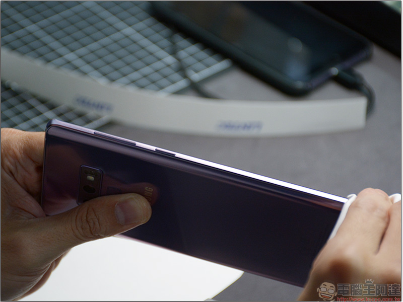Samsung Galaxy Note 9 膜斯密碼 3D滿版強化玻璃保護貼+全機包膜 施工三部曲,讓你安心用新機 - 電腦王阿達 Samsung Galaxy Note 9 膜斯密碼 3D滿版強化玻璃保護貼+全機包膜 施工三部曲,讓你安心用新機 - 電腦王阿達