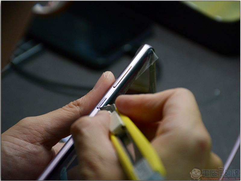 Samsung Galaxy Note 9 膜斯密碼 3D滿版強化玻璃保護貼+全機包膜 施工三部曲,讓你安心用新機 - 電腦王阿達 Samsung Galaxy Note 9 膜斯密碼 3D滿版強化玻璃保護貼+全機包膜 施工三部曲,讓你安心用新機 - 電腦王阿達