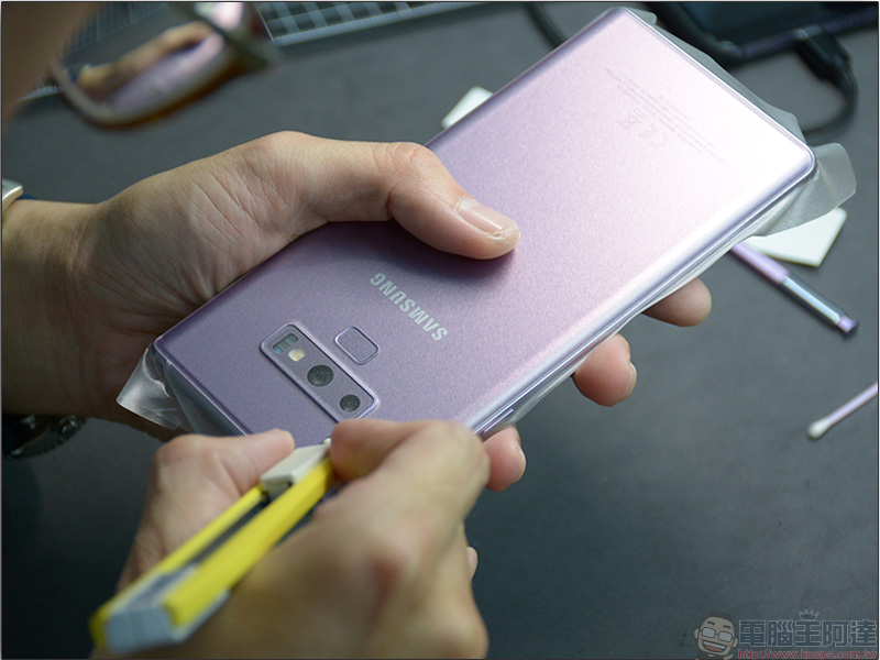 Samsung Galaxy Note 9 膜斯密碼 3D滿版強化玻璃保護貼+全機包膜 施工三部曲,讓你安心用新機 - 電腦王阿達 Samsung Galaxy Note 9 膜斯密碼 3D滿版強化玻璃保護貼+全機包膜 施工三部曲,讓你安心用新機 - 電腦王阿達
