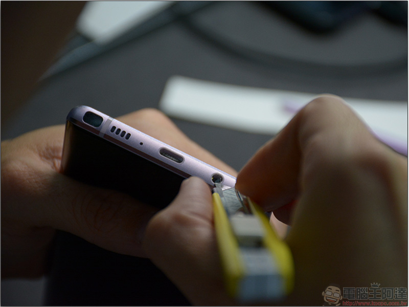 Samsung Galaxy Note 9 膜斯密碼 3D滿版強化玻璃保護貼+全機包膜 施工三部曲，讓你安心用新機 - 電腦王阿達