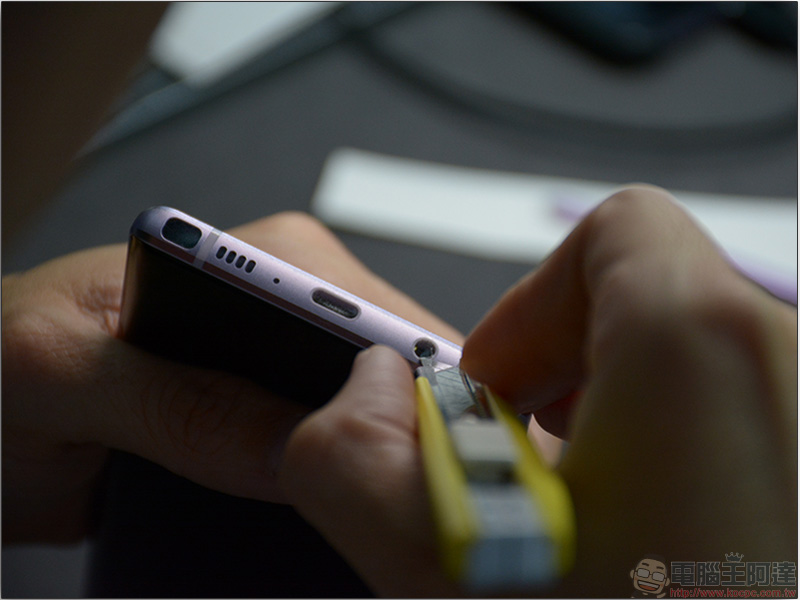 Samsung Galaxy Note 9 膜斯密碼 3D滿版強化玻璃保護貼+全機包膜 施工三部曲,讓你安心用新機 - 電腦王阿達 Samsung Galaxy Note 9 膜斯密碼 3D滿版強化玻璃保護貼+全機包膜 施工三部曲,讓你安心用新機 - 電腦王阿達