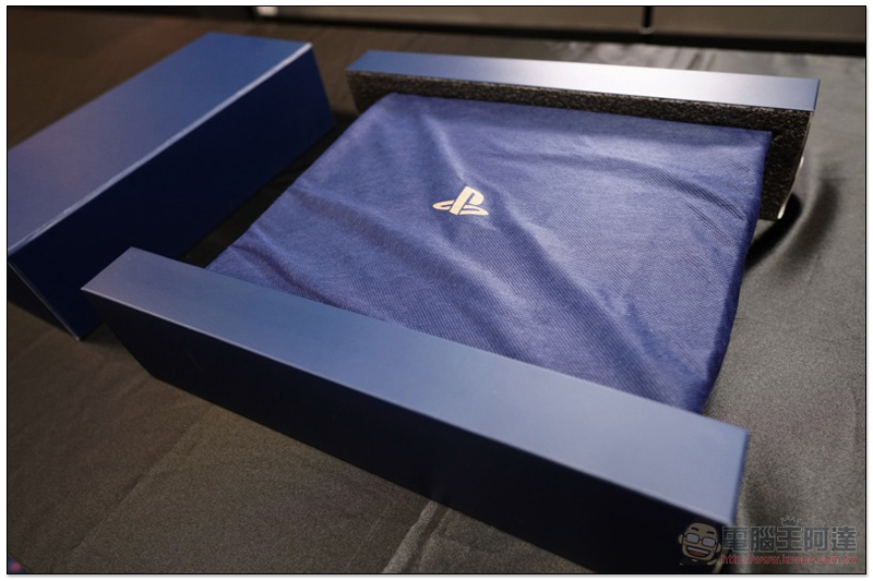 羨慕嫉妒恨, PlayStation 4 Pro 五億台紀念機 直接開箱給你看 - 電腦王阿達 羨慕嫉妒恨, PlayStation 4 Pro 五億台紀念機 直接開箱給你看 - 電腦王阿達