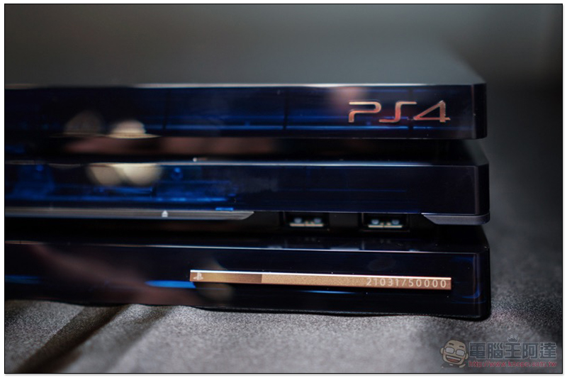 羨慕嫉妒恨， PlayStation 4 Pro 五億台紀念機 直接開箱給你看 - 電腦王阿達