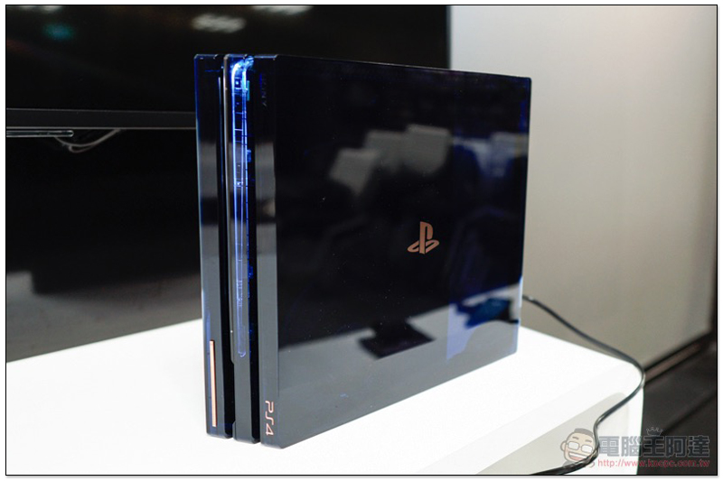 羨慕嫉妒恨, PlayStation 4 Pro 五億台紀念機 直接開箱給你看 - 電腦王阿達 羨慕嫉妒恨, PlayStation 4 Pro 五億台紀念機 直接開箱給你看 - 電腦王阿達