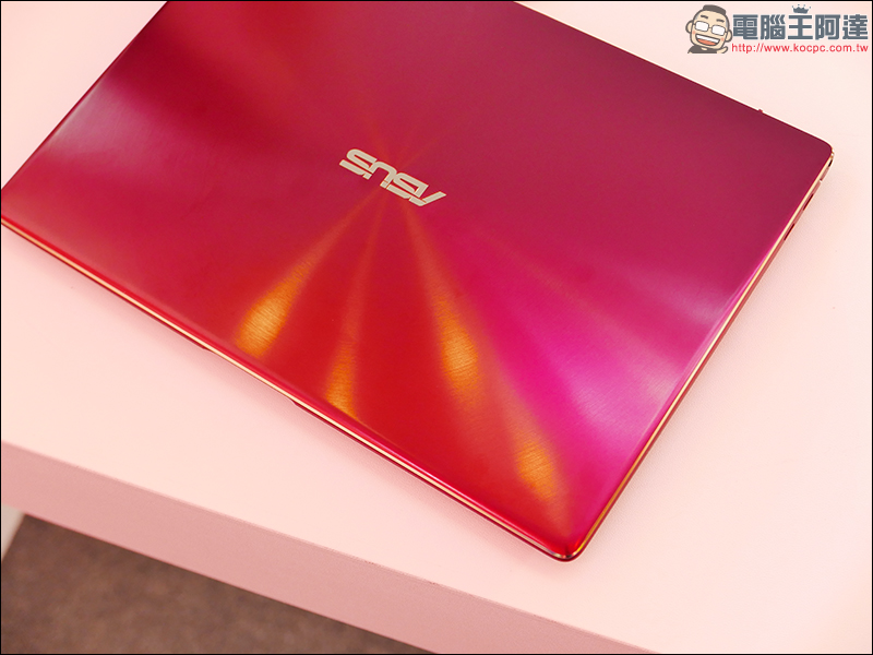 ASUS ZenBook S 勃艮第酒紅 新色正式發表,9/30 前購買 ZenBook S 系列就送 Alexandar King Chen 限量聯名手拿包 - 電腦王阿達 ASUS ZenBook S 勃艮第酒紅 新色正式發表,9/30 前購買 ZenBook S 系列就送 Alexandar King Chen 限量聯名手拿包 - 電腦王阿達