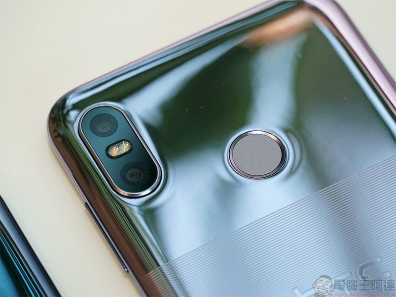 全新超值中階 HTC U12 Life 發表,帶來橫紋手感雙色水漾新風格 - 電腦王阿達 全新超值中階 HTC U12 Life 發表,帶來橫紋手感雙色水漾新風格 - 電腦王阿達