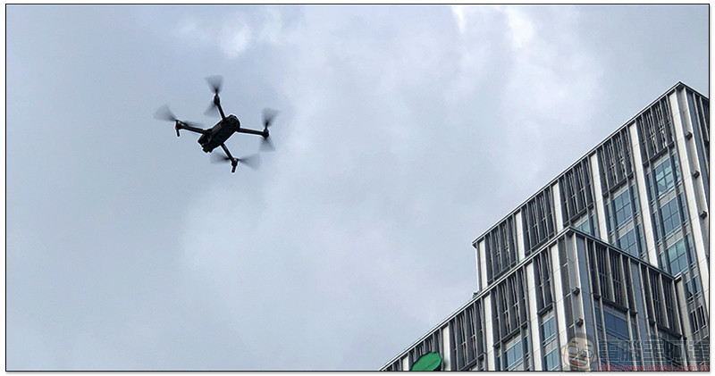 DJI Mavic 2 Pro / Mavic 2 Zoom DJI Mavic 2 Pro / Mavic 2 Zoom