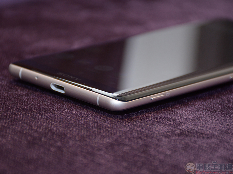 Sony Xperia XZ3 設計面面觀,更輕薄均衡的前後 3D 玻璃一氣呵成 - 電腦王阿達 Sony Xperia XZ3 設計面面觀,更輕薄均衡的前後 3D 玻璃一氣呵成 - 電腦王阿達