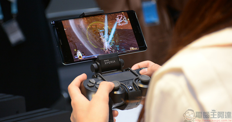 真 PlayStation 體驗降臨手機?猶如拉長版 DualShock 的手機搖桿專利被挖出 - 電腦王阿達 真 PlayStation 體驗降臨手機?猶如拉長版 DualShock 的手機搖桿專利被挖出 - 電腦王阿達