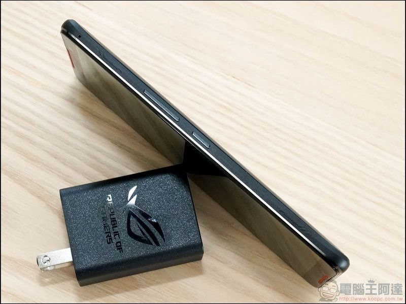 ROG Phone 大全套開箱 - 13 ROG Phone 大全套開箱 - 13