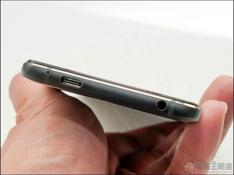 ROG Phone 大全套開箱 - 18 ROG Phone 大全套開箱 - 18