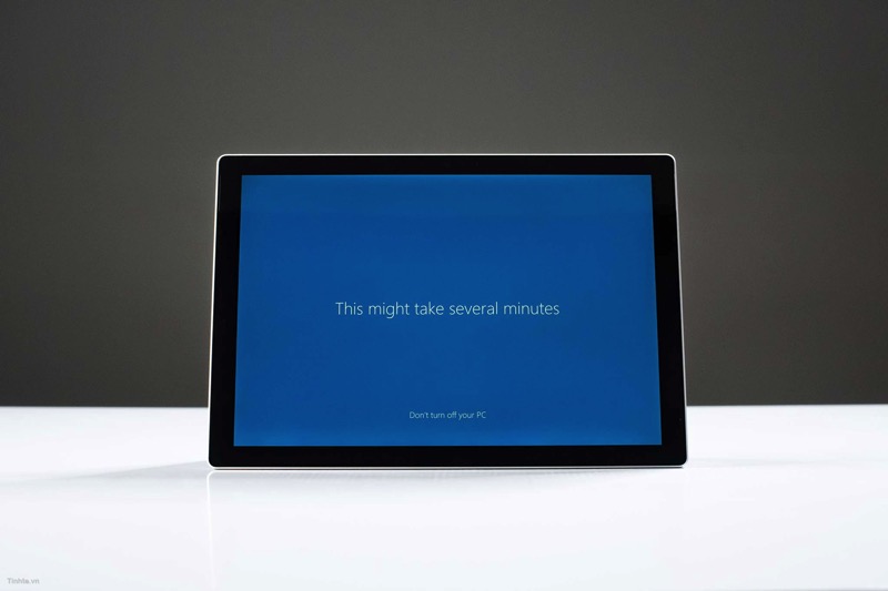 4435450_Tren_tay_surface_Pro_6_Tinhte_1.jpg 4435450 Tren tay surface Pro 6 Tinhte 1