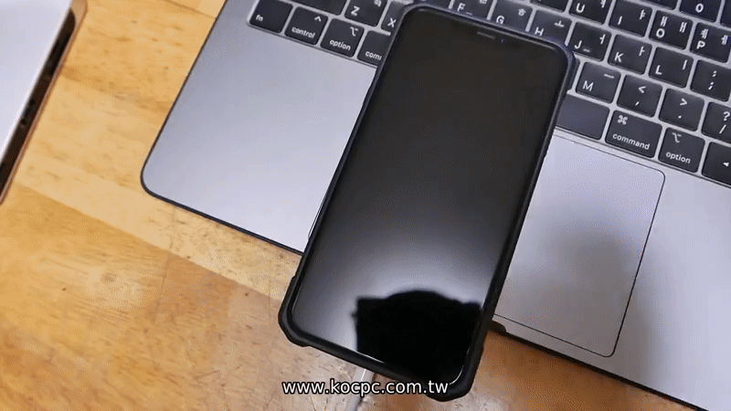 Apple iPhone XS / XS Max 驚傳充電 Bug :插上充電線無法自動開始充電(實測結果:確實會發生) - 電腦王阿達 Apple iPhone XS / XS Max 驚傳充電 Bug :插上充電線無法自動開始充電(實測結果:確實會發生) - 電腦王阿達