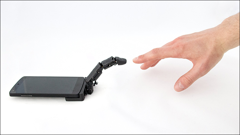 當智慧型手機和「手指」結合 ？國外研發智慧型手機用的「手指」機器人 - 電腦王阿達