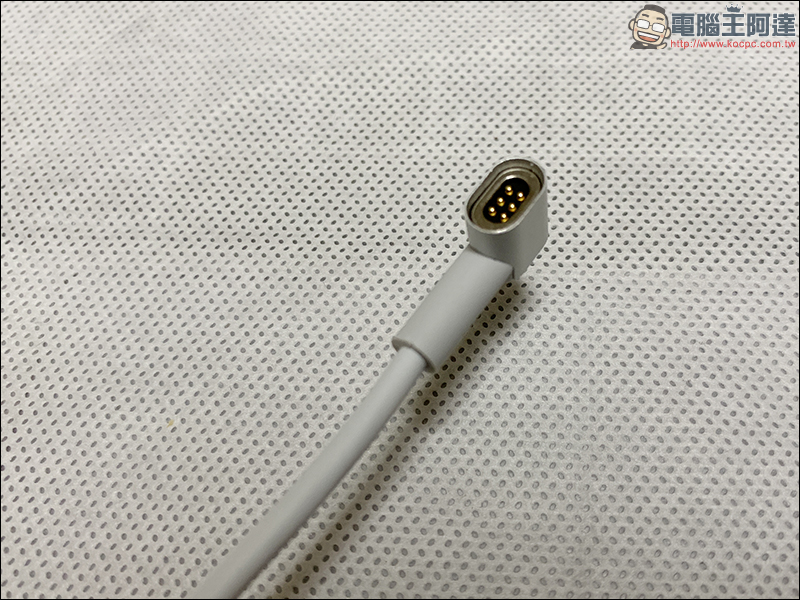 ELECJET 磁吸快充電源線 開箱動手玩: L 型轉角設計更安全,一線多用途超方便! - 電腦王阿達 ELECJET 磁吸快充電源線 開箱動手玩: L 型轉角設計更安全,一線多用途超方便! - 電腦王阿達