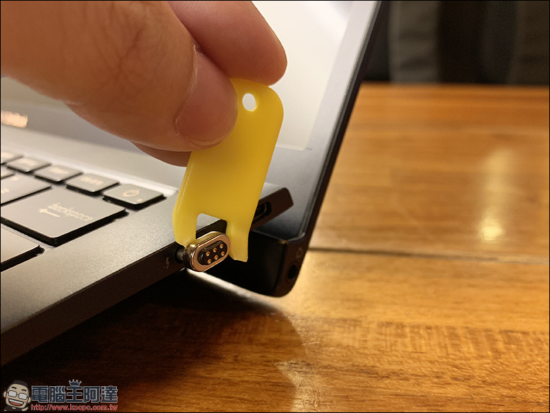 ELECJET 磁吸快充電源線 開箱動手玩: L 型轉角設計更安全,一線多用途超方便! - 電腦王阿達 ELECJET 磁吸快充電源線 開箱動手玩: L 型轉角設計更安全,一線多用途超方便! - 電腦王阿達