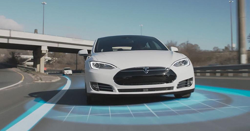 《消費者報告》對 Tesla 車內攝影機監控車主的行為很有意見 - 電腦王阿達