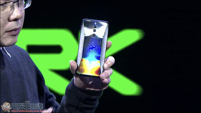 黑鯊遊戲手機 Helo 正式發表，首款 10GB RAM ！導入雙液冷卻系統、側邊加入 RGB 燈效 - 電腦王阿達