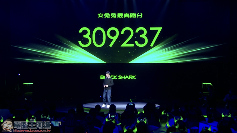 黑鯊遊戲手機 Helo 正式發表,首款 10GB RAM !導入雙液冷卻系統、側邊加入 RGB 燈效 - 電腦王阿達 黑鯊遊戲手機 Helo 正式發表,首款 10GB RAM !導入雙液冷卻系統、側邊加入 RGB 燈效 - 電腦王阿達
