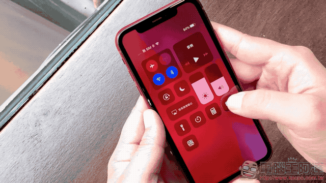iPhone XR 的 Haptic Touch 將擁有通知「窺看」的 3D Touch 模擬功能 - 電腦王阿達