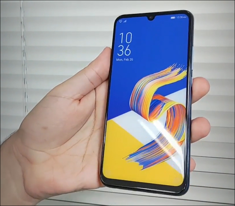 ASUS ZenFone 6 原型機曝光?水滴全螢幕、三主鏡頭設計 - 電腦王阿達 ASUS ZenFone 6 原型機曝光?水滴全螢幕、三主鏡頭設計 - 電腦王阿達