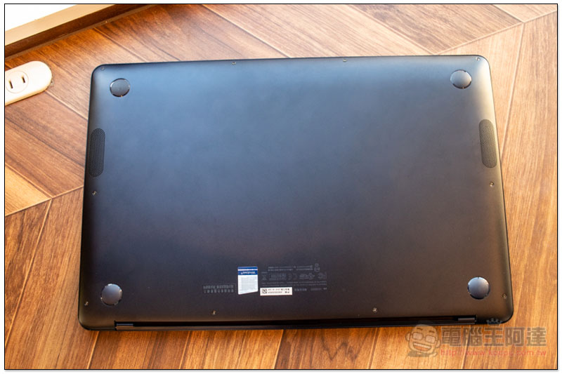 ASUS ZenBook Pro 15 UX580GE 開箱、評測 觸動美.力,創新 ScreenPad 智慧觸控板,帶來更棒工作與娛樂體驗 - 電腦王阿達 ASUS ZenBook Pro 15 UX580GE 開箱、評測 觸動美.力,創新 ScreenPad 智慧觸控板,帶來更棒工作與娛樂體驗 - 電腦王阿達
